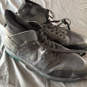 Vintage Nike SB Men's Black High-Top Shoes - Light Signs of Wear - Size 9.5